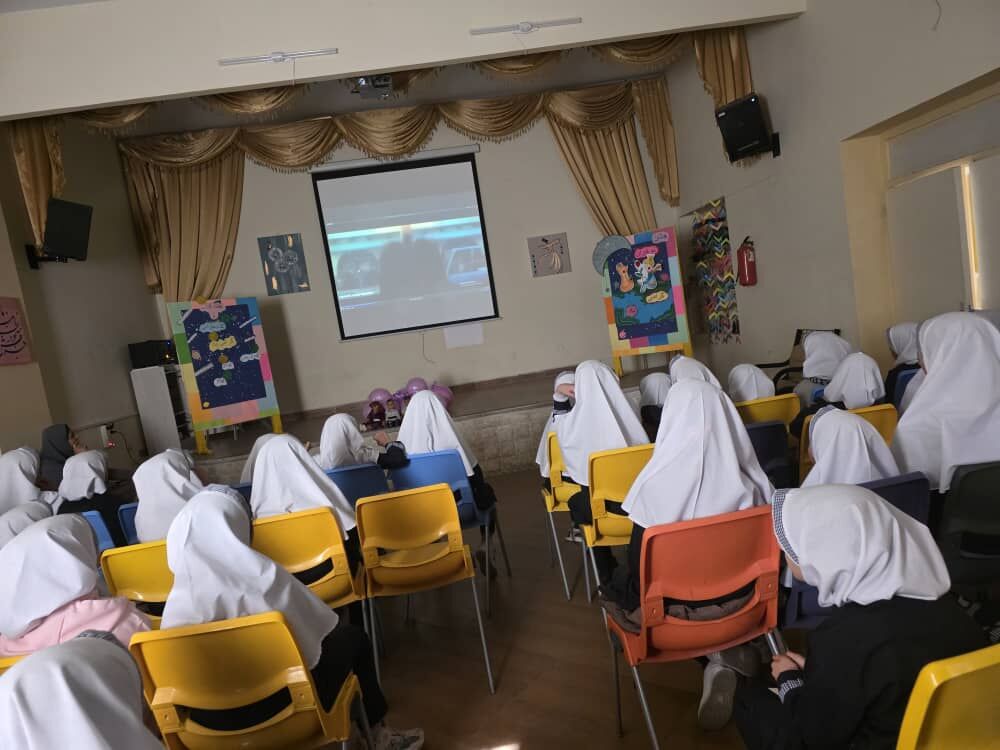 1373353-1 ویژهبرنامه هفته کتاب و کتابخوانی درمرکز دماوند برگزار شد