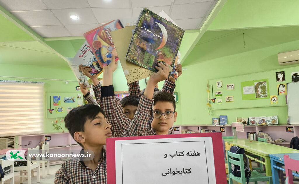 1373381-1 برگزاری ویژهبرنامههای هفته کتاب و کتابخوانی در مراکز فرهنگیهنری کانون استان بوشهر۲