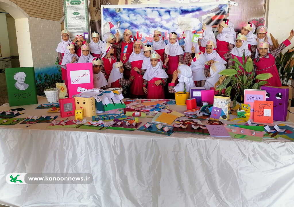 1373441-1 برگزاری ویژهبرنامههای هفته کتاب و کتابخوانی در مراکز فرهنگیهنری کانون استان بوشهر۲