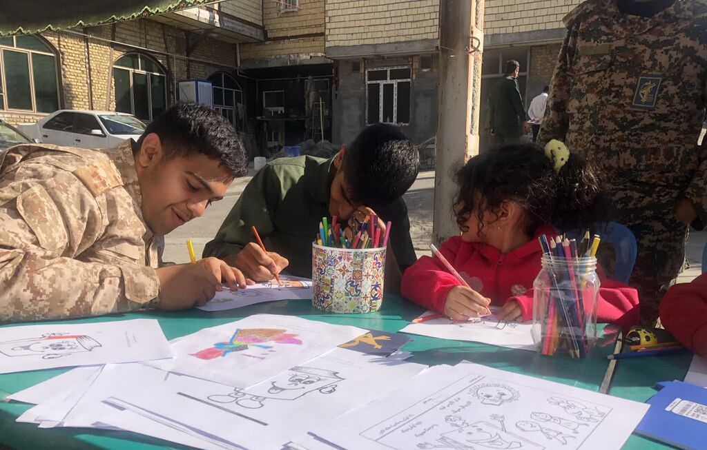 1373500-1 ایستگاه نقاشی با رویکرد ترویج کتابخوانی در صحنه برپا شد