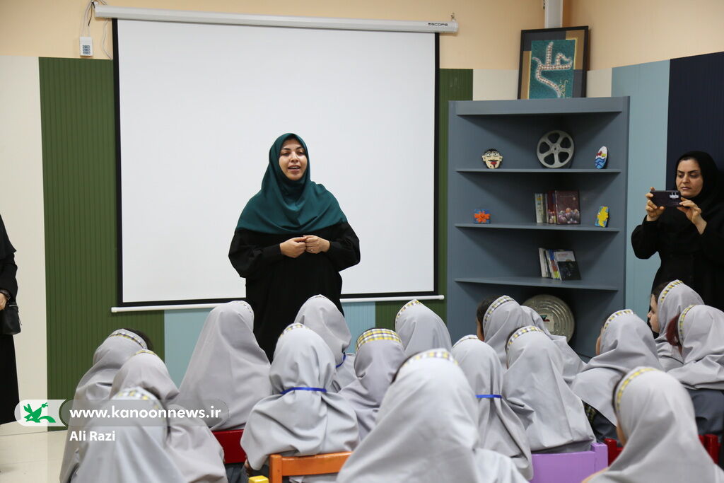 1373515-1 برپایی نمایشگاه کتابسازی کودکان در مرکز شماره ۱ کانون بوشهر