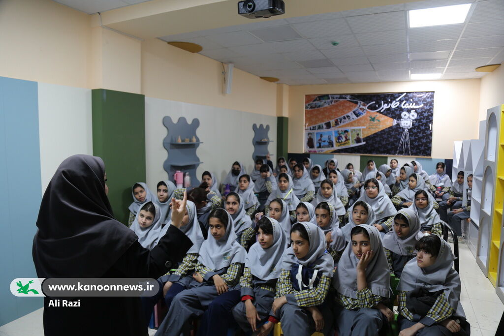 1373516-1 برپایی نمایشگاه کتابسازی کودکان در مرکز شماره ۱ کانون بوشهر