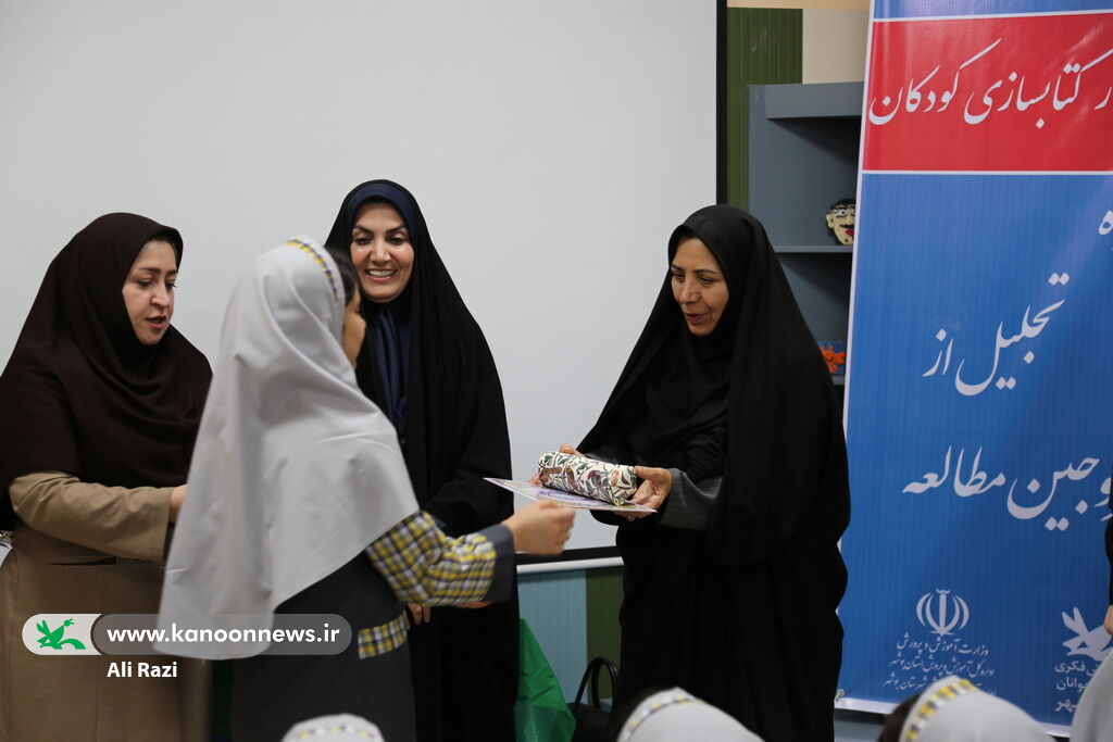 1373517-1 برپایی نمایشگاه کتابسازی کودکان در مرکز شماره ۱ کانون بوشهر