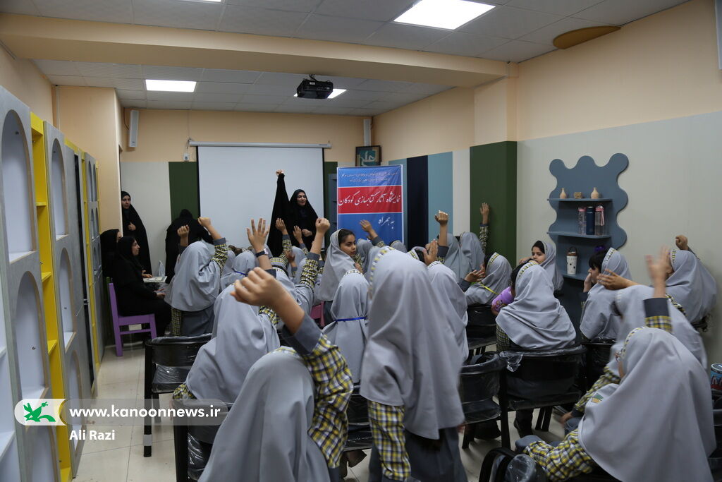 1373519-1 برپایی نمایشگاه کتابسازی کودکان در مرکز شماره ۱ کانون بوشهر