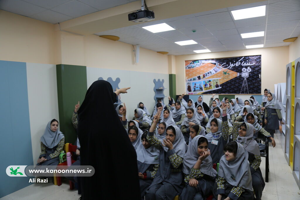 1373520-1 برپایی نمایشگاه کتابسازی کودکان در مرکز شماره ۱ کانون بوشهر