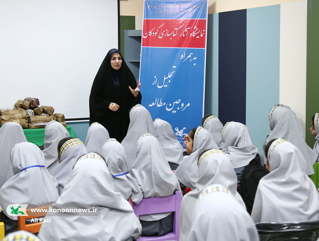 1373521-1 برپایی نمایشگاه کتابسازی کودکان در مرکز شماره ۱ کانون بوشهر