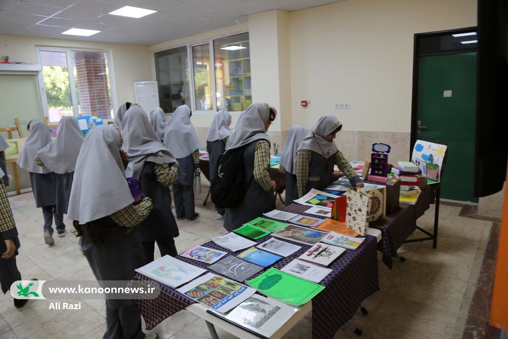 1373522-1 برپایی نمایشگاه کتابسازی کودکان در مرکز شماره ۱ کانون بوشهر