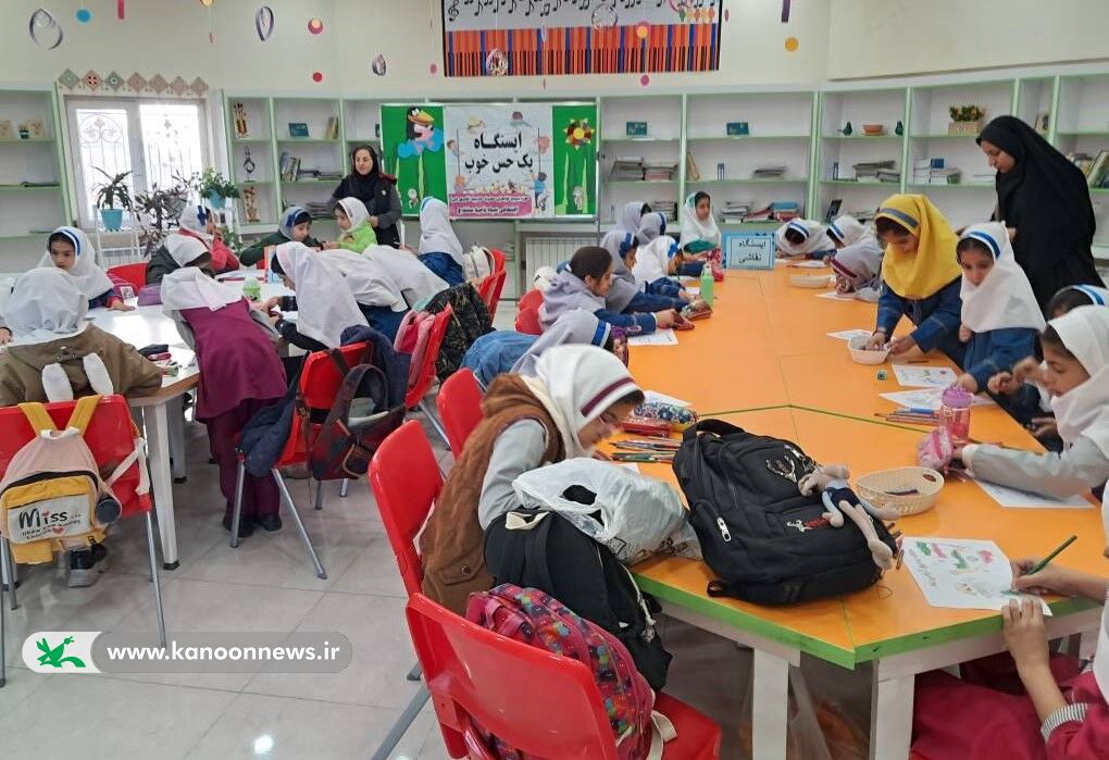 1373560-1 ویژهبرنامه هفته بسیج و یادواره شهدا در مرکز فرهنگی، هنری شماره (۵) سنندج