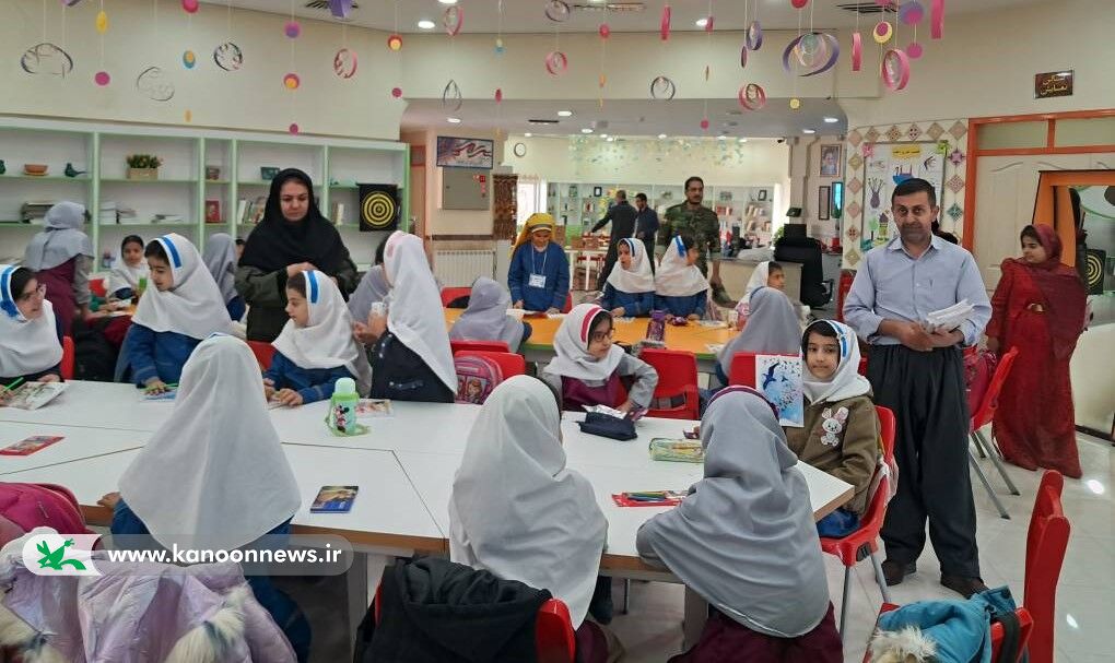 1373562-1 ویژهبرنامه هفته بسیج و یادواره شهدا در مرکز فرهنگی، هنری شماره (۵) سنندج