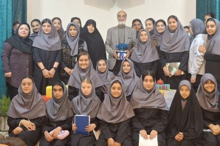 دیدار اعضای مرکز ۸ تهران با نویسنده و مترجم سرشناس حوزه‌ی کودکان و نوجوانان