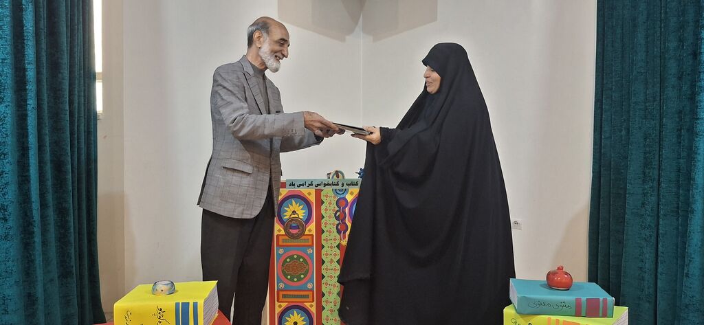 1373622-1 دیدار اعضای مرکز ۸ تهران با نویسنده و مترجم سرشناس حوزهی کودکان و نوجوانان