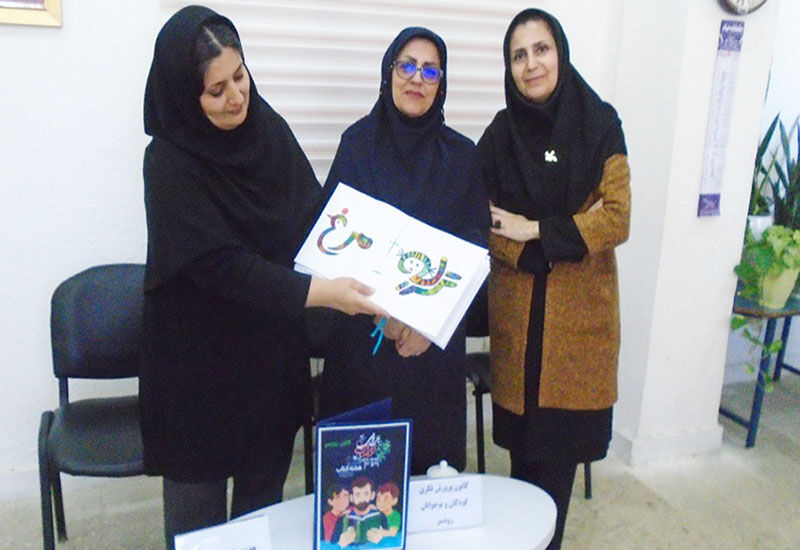 1373684-1 آمادهسازی کتاب حسی-لمسی «کلاغ مثل کلاغ» برای کودکان نابینا