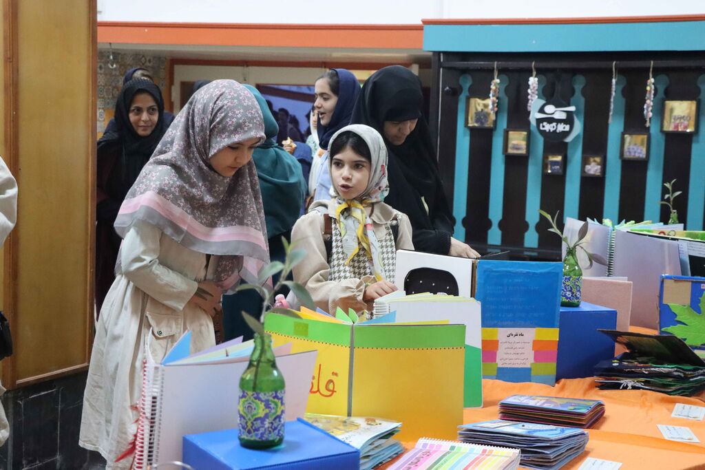 1373719-1 جشن سومین مهرواره «کتاب دوست»