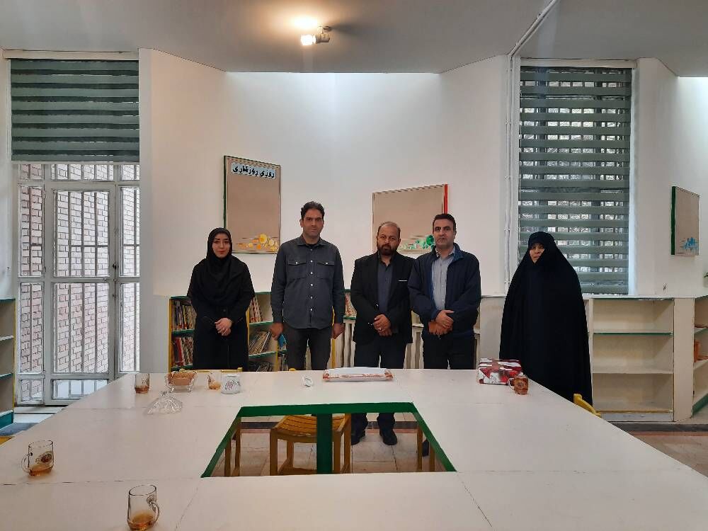 1373733-1 حضور شهردار ناحیه ۲ منطقه ۱۶ در مرکز ۸ کانون تهران