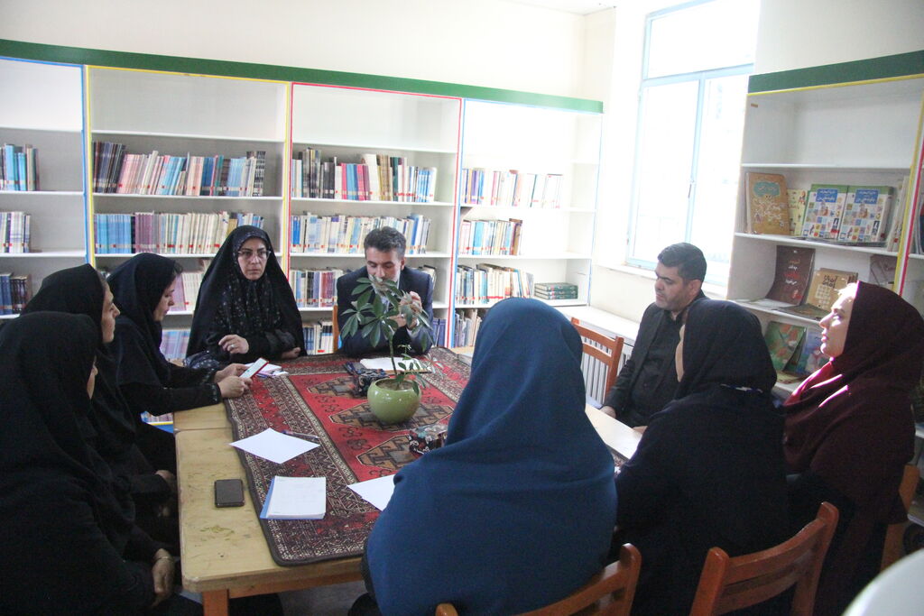 1373737-1 بازدید مشترک مدیرکل کانون و نماینده مردم مهاباد در مجلس شورای اسلامی از مراکز فرهنگیهنری کانون