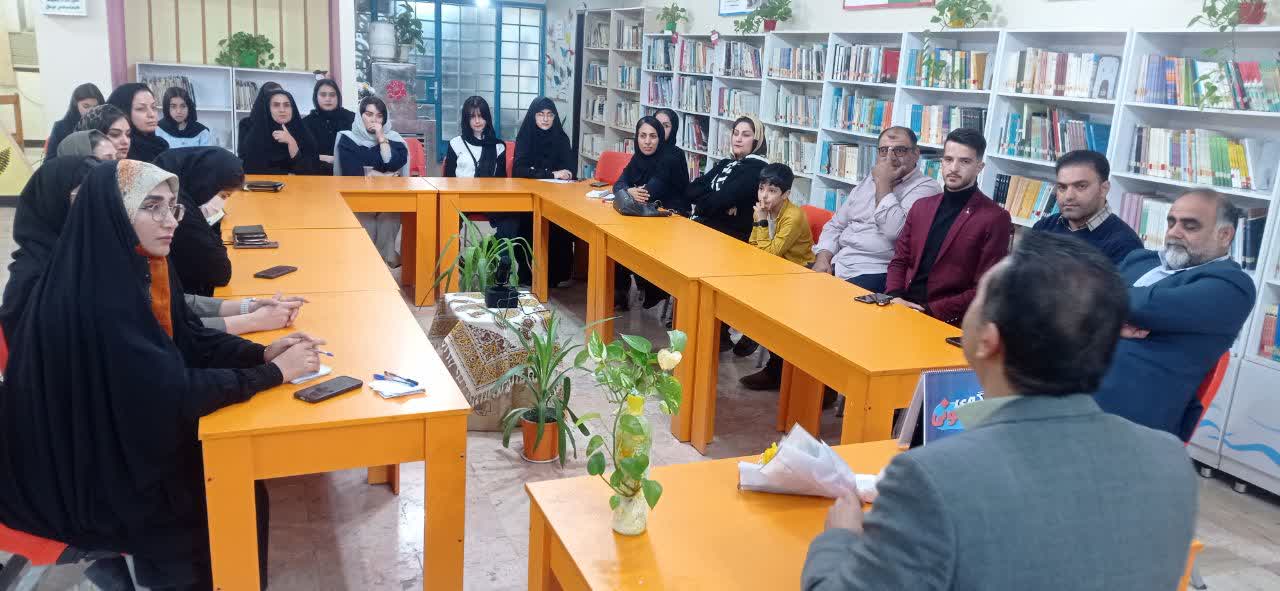 1373819-1 دومین نشست «گفتوگوی خودمونی» در کانون باغملک