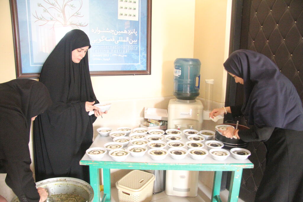 1373840-1 برگزاری مراسم در سوگ دخت پیامبر(ص)