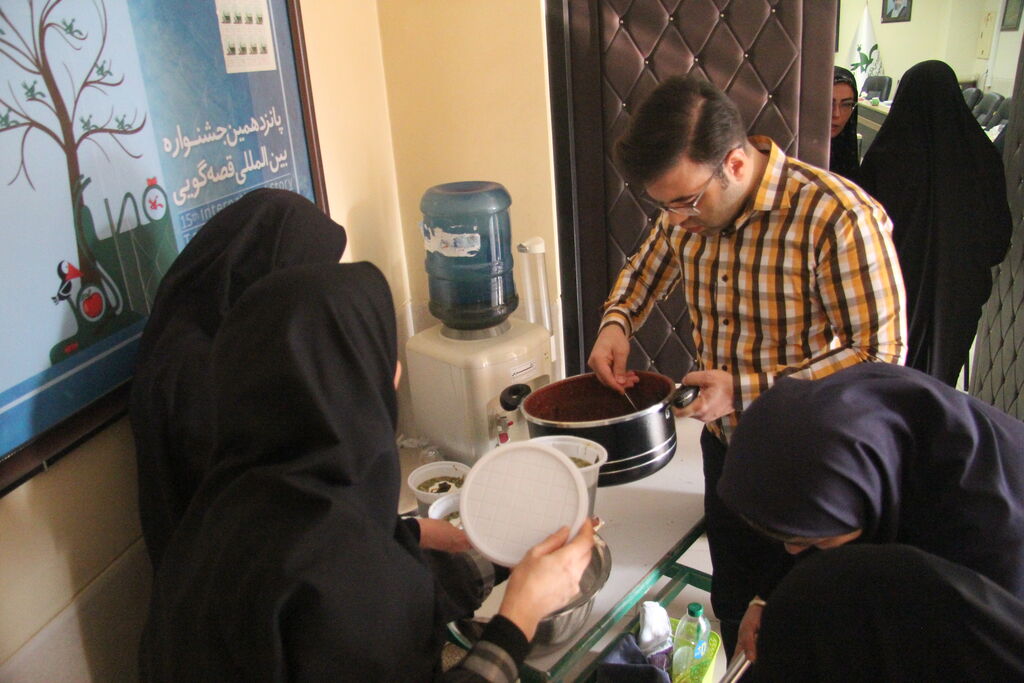 1373841-1 برگزاری مراسم در سوگ دخت پیامبر(ص)