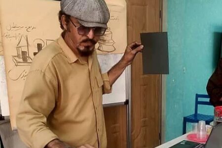 نشست باشگاه هنرهای تجسمی با محوریت حجم سازی در بندرعباس برگزار شد