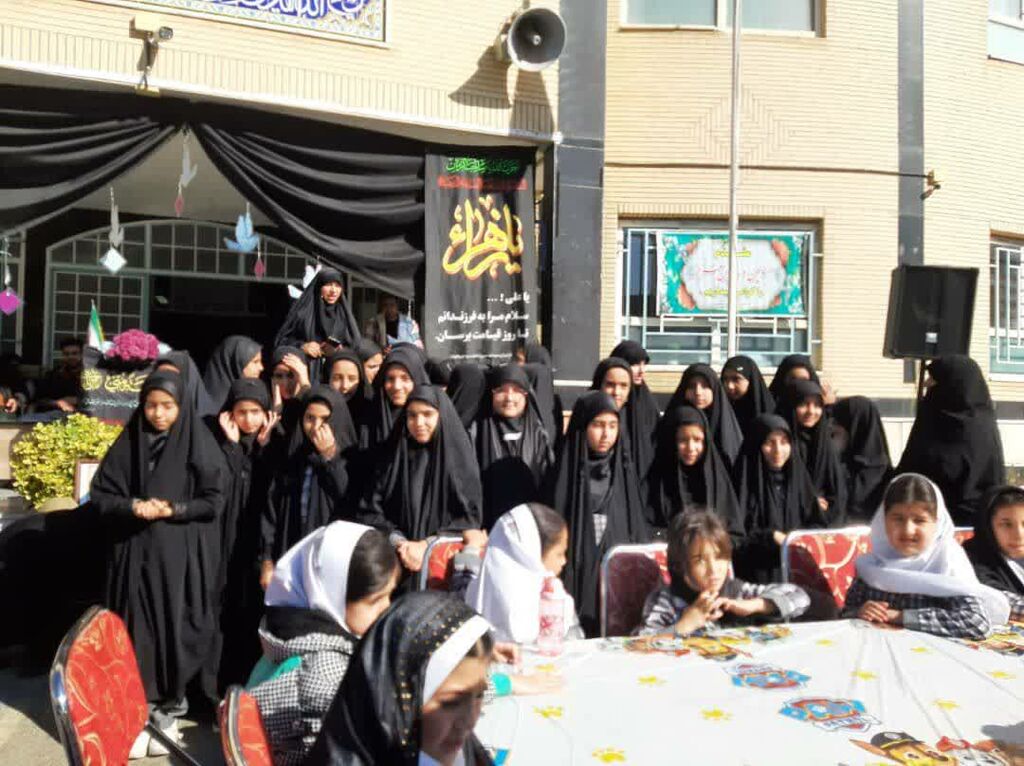 1373895-1 اجرای برنامههای فرهنگی و دینی در مراکز کانون همدان