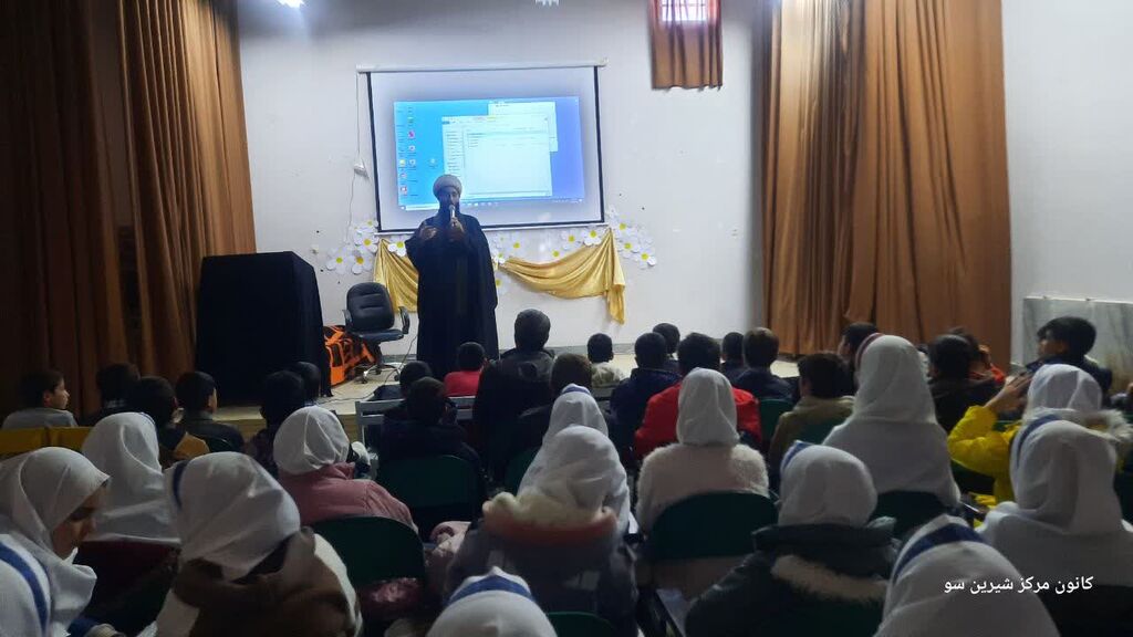 1373901-1 اجرای برنامههای فرهنگی و دینی در مراکز کانون همدان