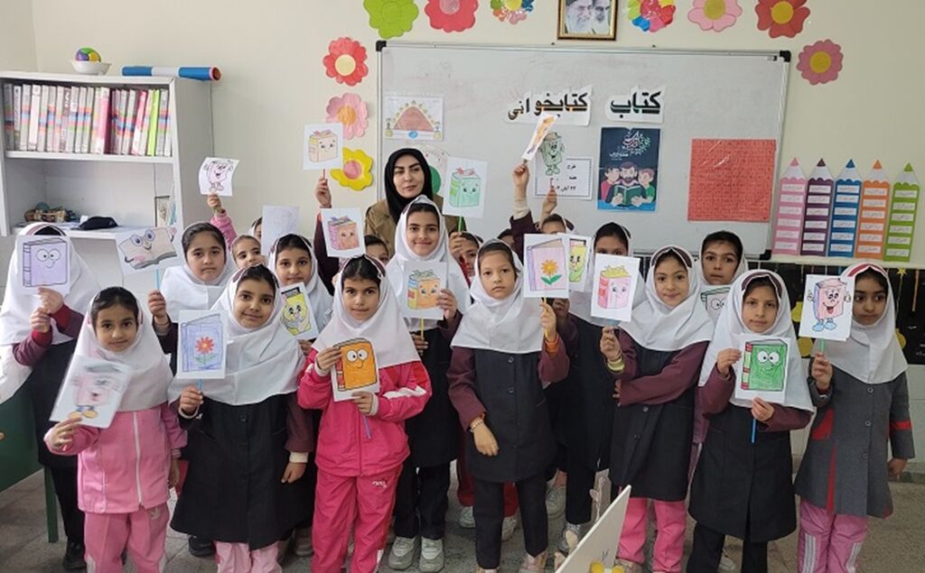 جشن کتاب در زرین‌آباد زنجان؛ رونق فرهنگ مطالعه در مدارس همزمان با هفته کتاب
