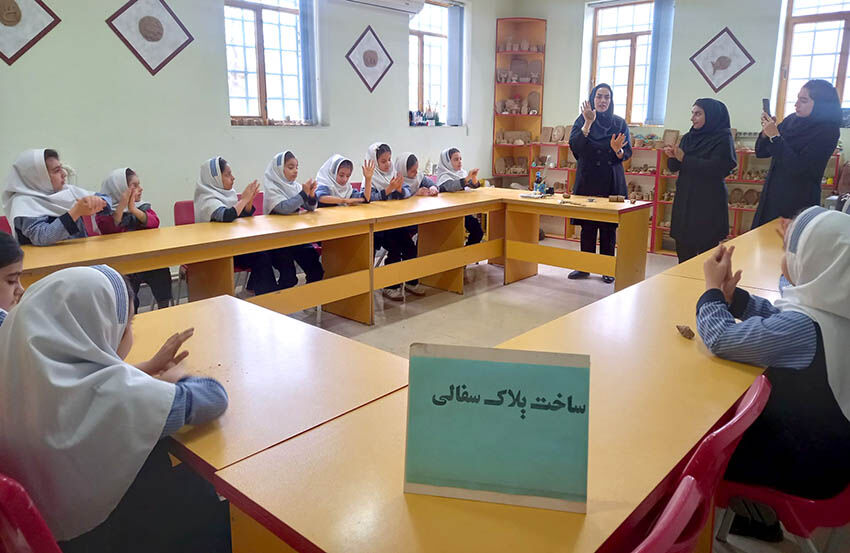 1374058-1 اعضای کانون پارسآباد یاد شهیدان گمنام را گرامی داشتند