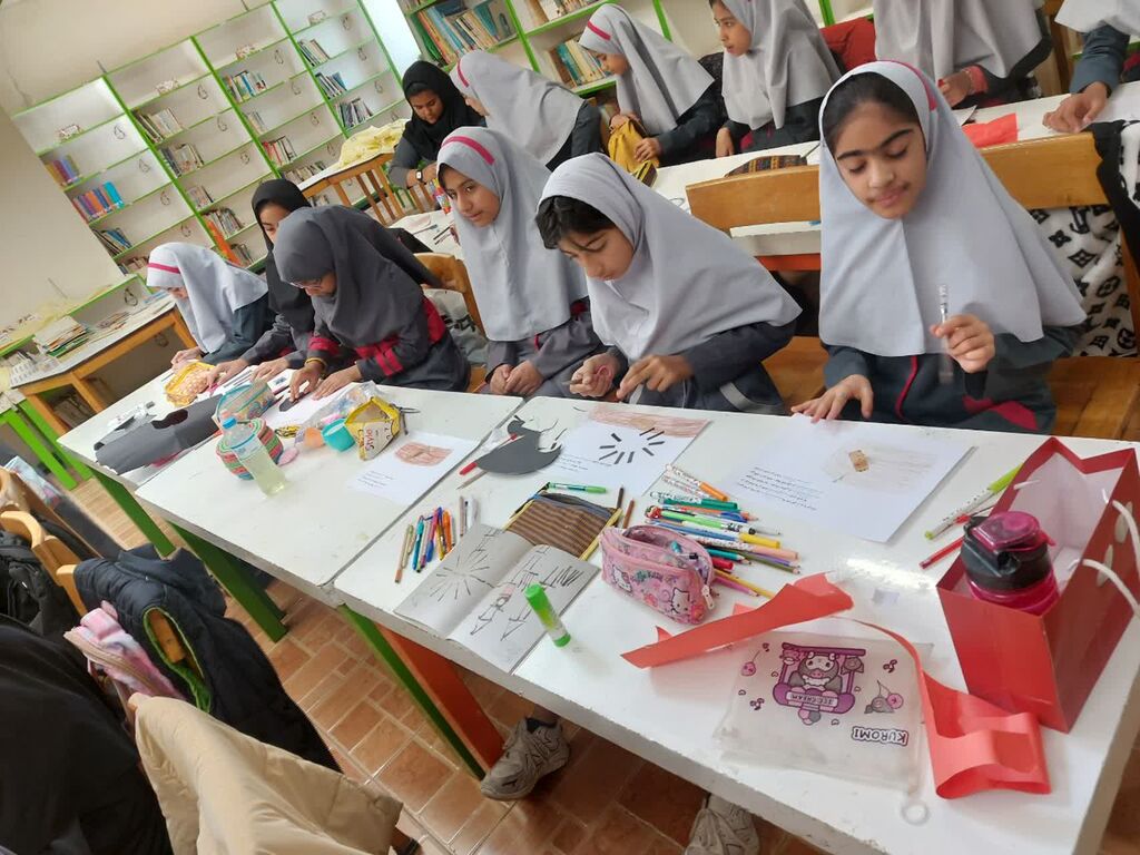 1374085-1 کاشت نهال در مرکز فرهنگی سرخس