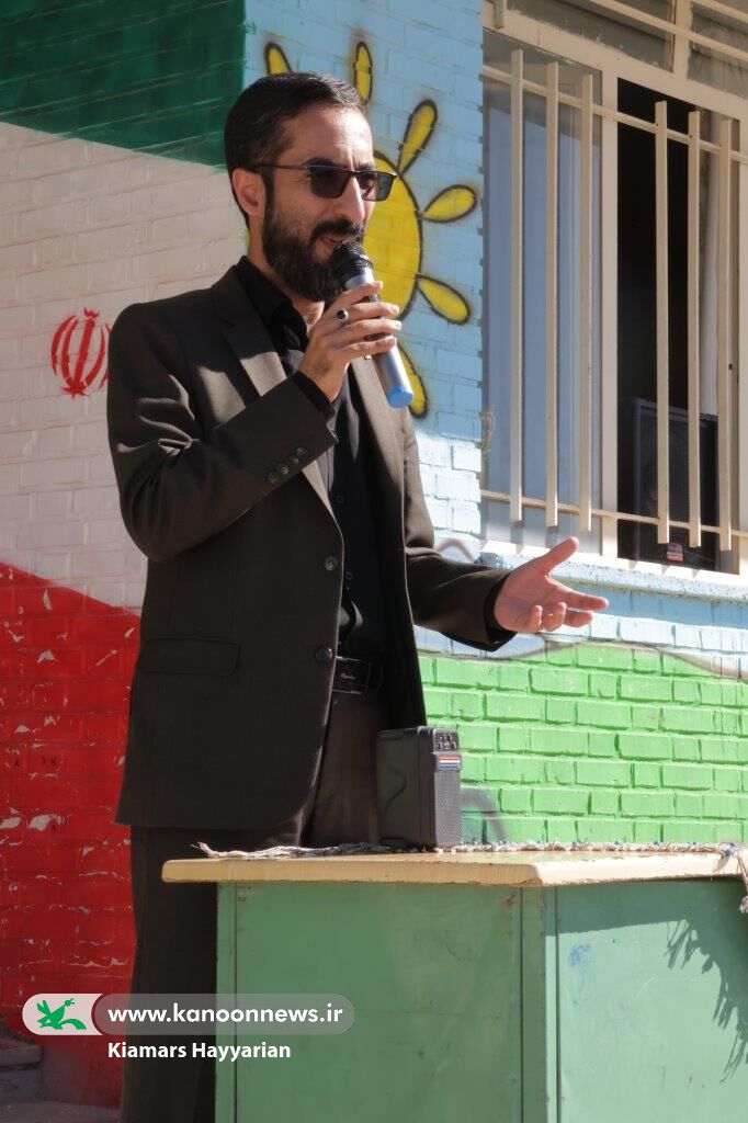 1374164-1 پرواز هزار درنای کاغذی بر بام مدارس چهارمحال و بختیاری