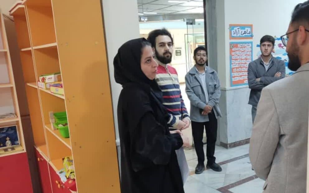 1374228-1 بازدید بسیجیان دانشگاه فرهنگیان از مراکز شماره ۲ و آفرینش کانون کرمانشاه
