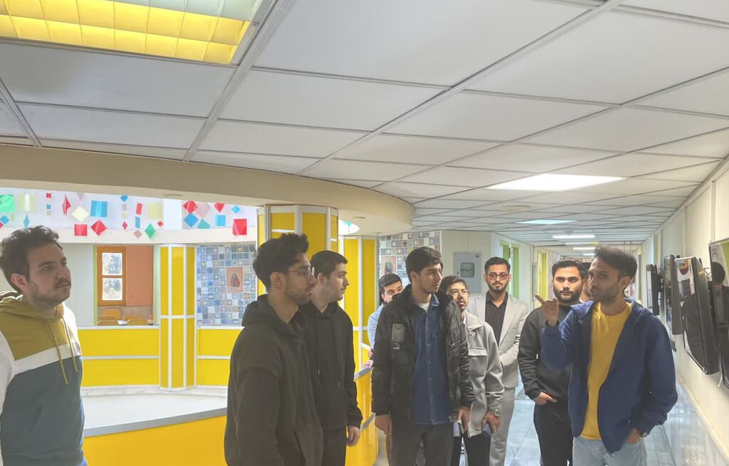 1374229-1 بازدید بسیجیان دانشگاه فرهنگیان از مراکز شماره ۲ و آفرینش کانون کرمانشاه