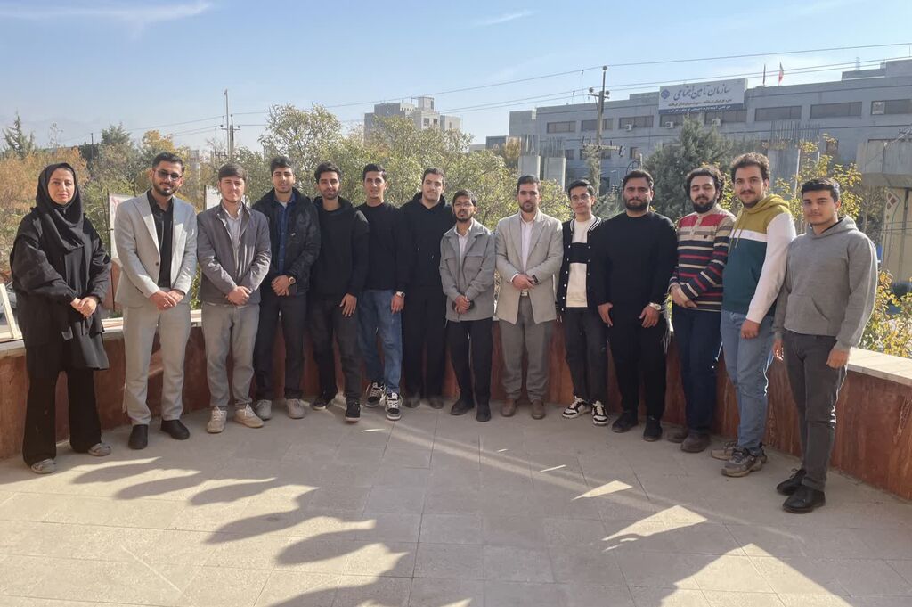 1374230-1 بازدید بسیجیان دانشگاه فرهنگیان از مراکز شماره ۲ و آفرینش کانون کرمانشاه