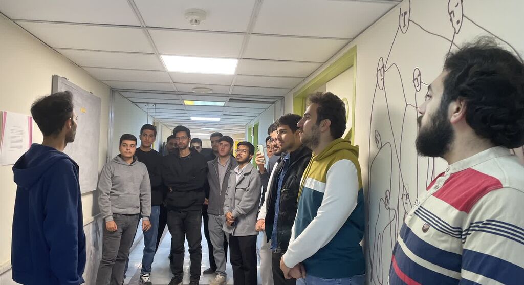 1374231-1 بازدید بسیجیان دانشگاه فرهنگیان از مراکز شماره ۲ و آفرینش کانون کرمانشاه