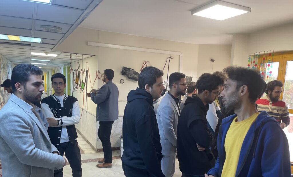 1374232-1 بازدید بسیجیان دانشگاه فرهنگیان از مراکز شماره ۲ و آفرینش کانون کرمانشاه