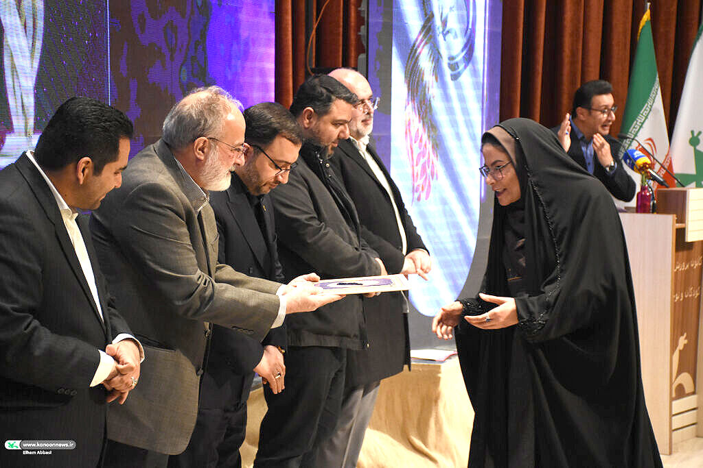 1374249-1 درخشش همکاران کانون چهارمحال و بختیاری در جشنواره ملی آفرینش