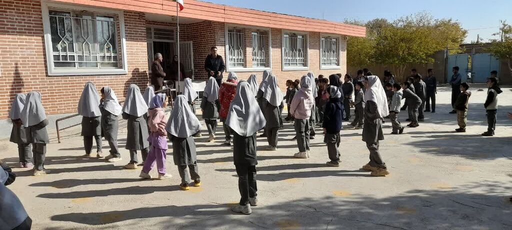 جشن هفته کتاب در روستای سیدآباد با مرکز سیارروستایی شماره ۱ نیشابور