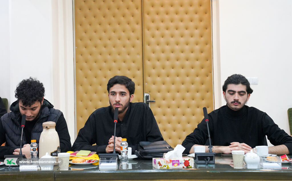 1374274-1 دیدار اعضای شعر قاف با رئیس فرهنگستان زبان و ادب فارسی