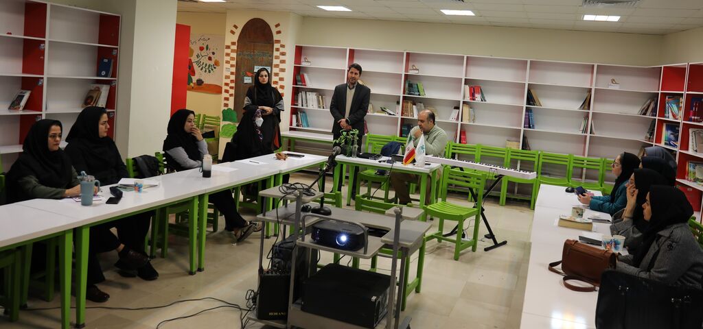 1374287-1 گامی برای حرفهای شدن گروههای سرودکانون کلید خورد