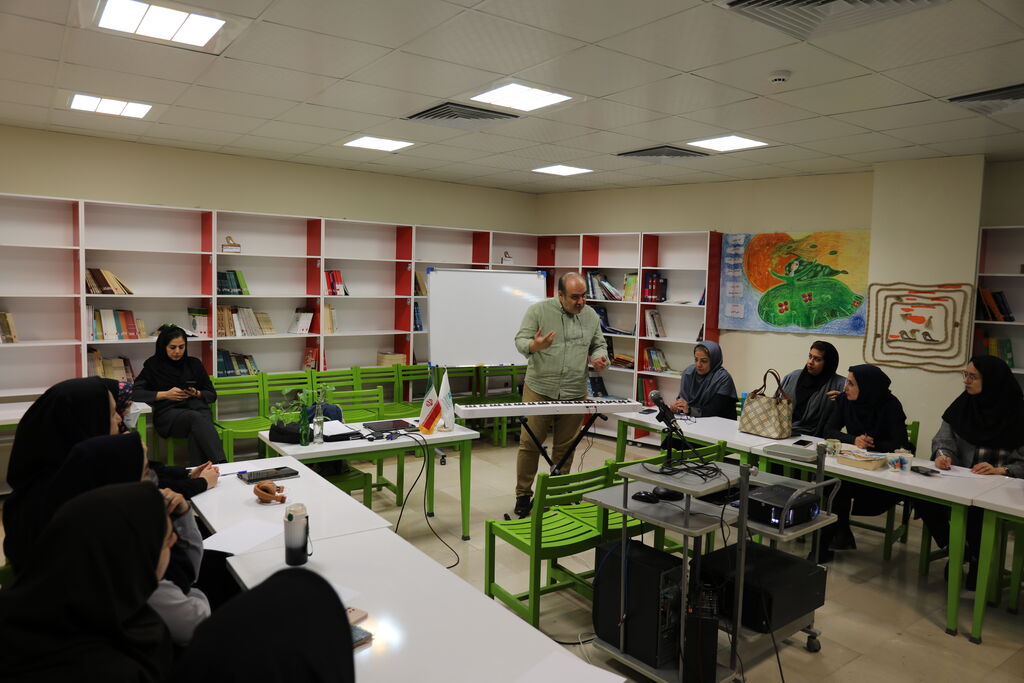 1374288-1 گامی برای حرفهای شدن گروههای سرودکانون کلید خورد