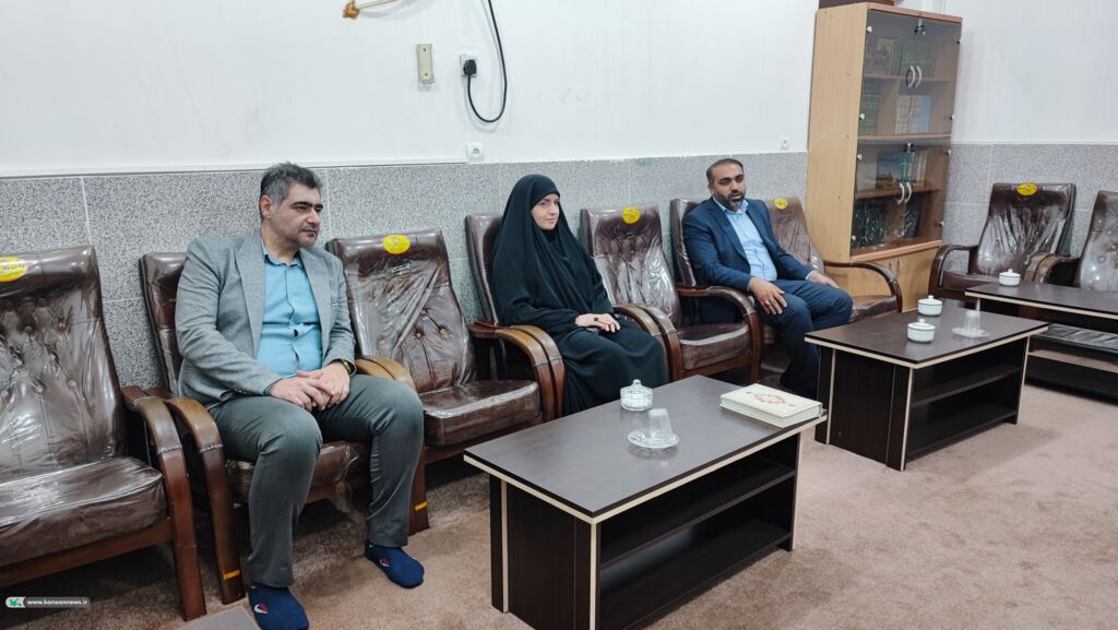 1374441-1 نشست مدیرکل کانون پرورش فکری خوزستان با مسئولان دزفول