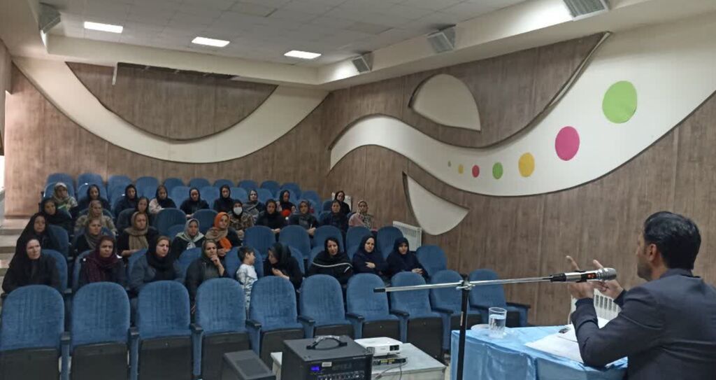 1374461-1 مرکز شماره ۱ اسلامآباد غرب میزبان روانشناس برجسته کانون کرمانشاه شد