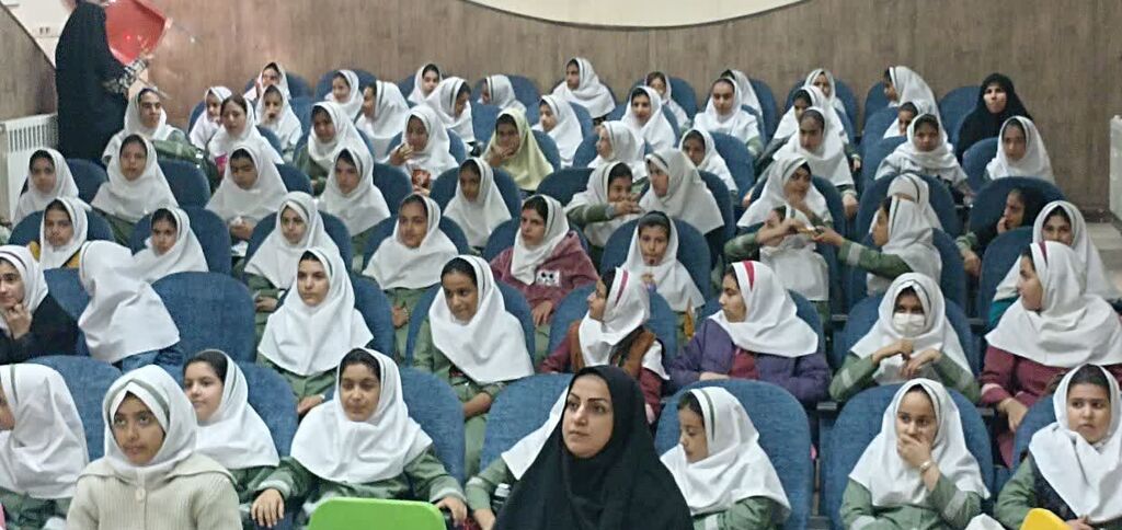 1374470-1 مرکز شماره ۱ اسلامآباد غرب میزبان روانشناس برجسته کانون کرمانشاه شد