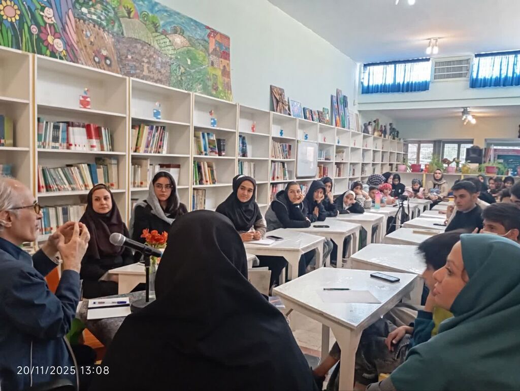 1374476-1 حضور نویسنده در ویژهبرنامههای «هفته کتاب و کتابخوانی» مرکز هشتگرد