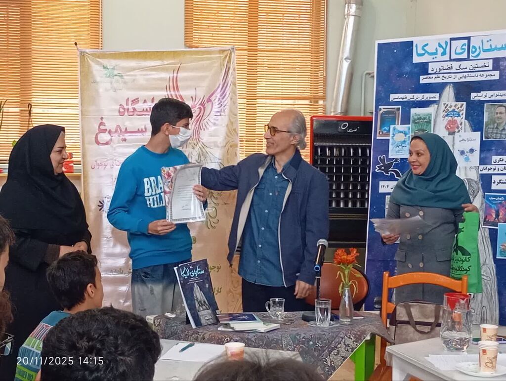 1374479-1 حضور نویسنده در ویژهبرنامههای «هفته کتاب و کتابخوانی» مرکز هشتگرد