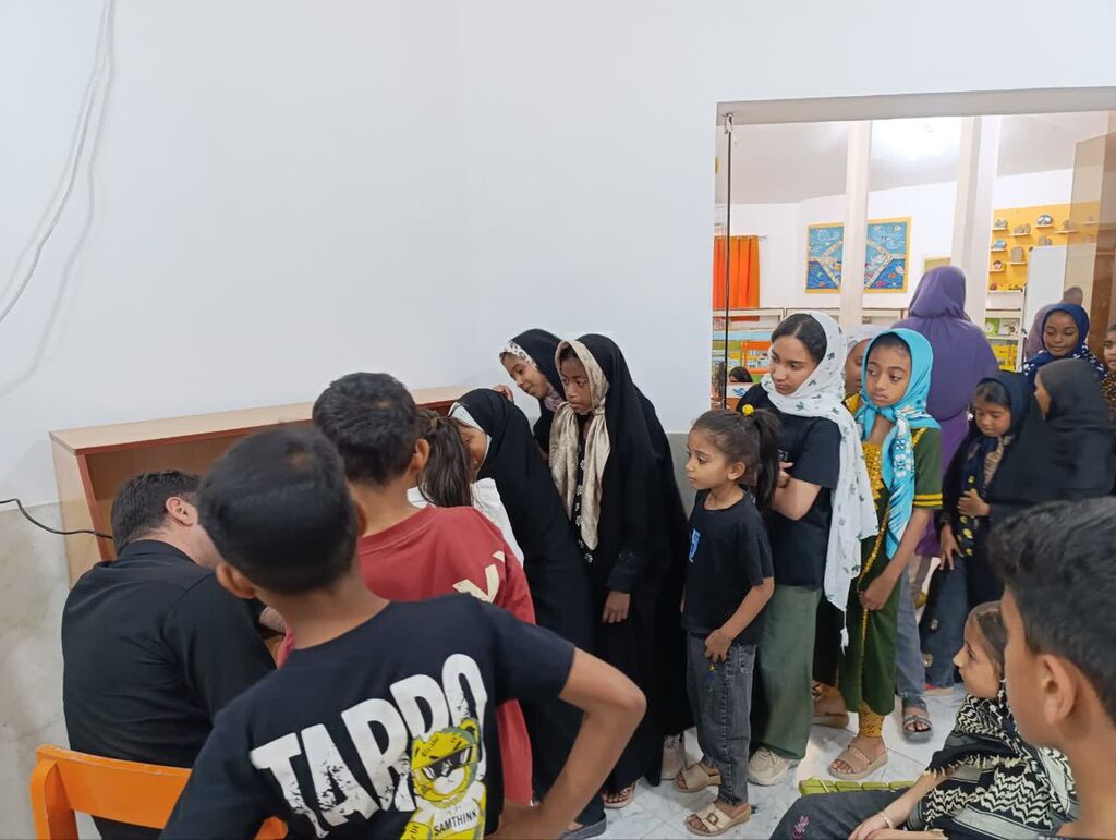 1374484-1 حضور مربیان کانون علوم و فناوریهای نوین ایران در جزیره تاریخی هرمز