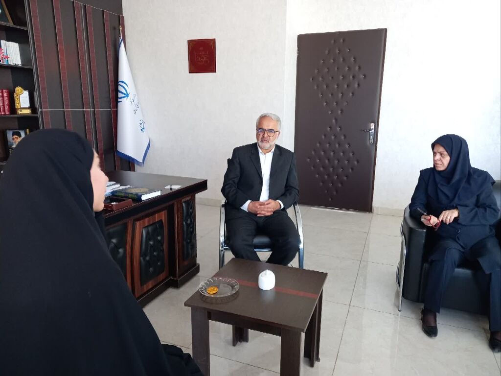 1374627-1 دیدار سرپرست کانون کرمانشاه با فرماندار