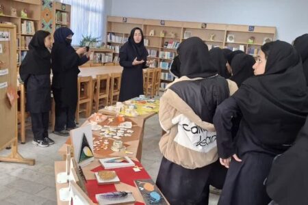 بازدید دانش‌آموزان مدرسه «۱۲ بهمن بسطام» از نمایشگاه و بازارچه دست‌سازه‌های تابستانی کانون بسطام