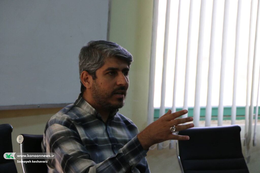 1374707-1 از تولیدات نمایش عروسکی حرفهای متناسب با نیاز نسل امروز حمایت میکنیم