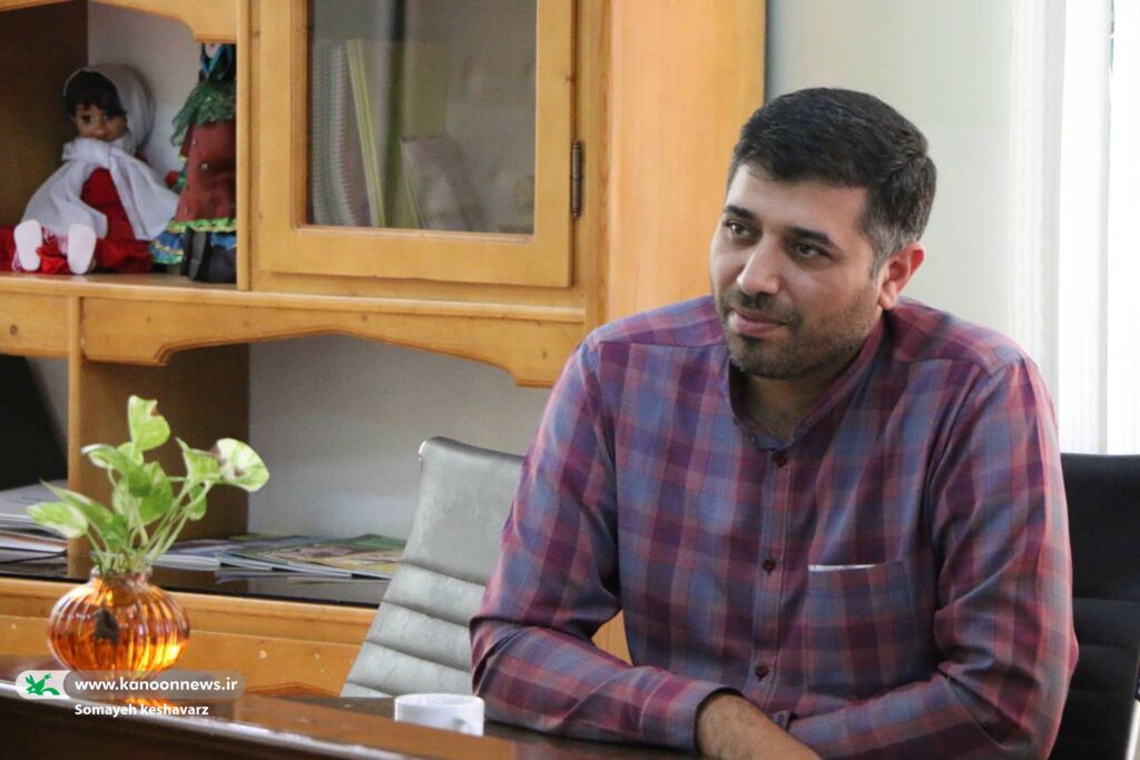 1374708-1 از تولیدات نمایش عروسکی حرفهای متناسب با نیاز نسل امروز حمایت میکنیم