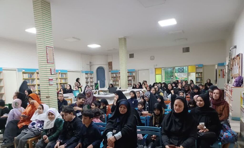 1374732-1 «آیین بوی یاس؛ روایت سیره حضرت زهرا (س) درمرکز ۳۲»